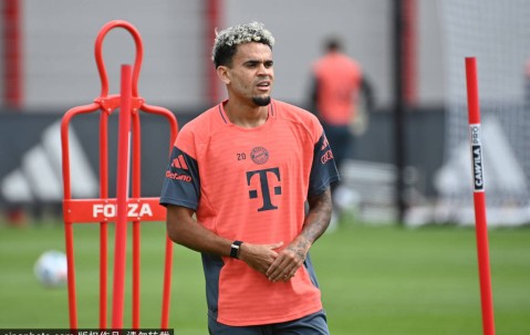 德甲球队拜仁慕尼黑备战新赛季
        
    德甲球队拜仁慕尼黑备战新赛季