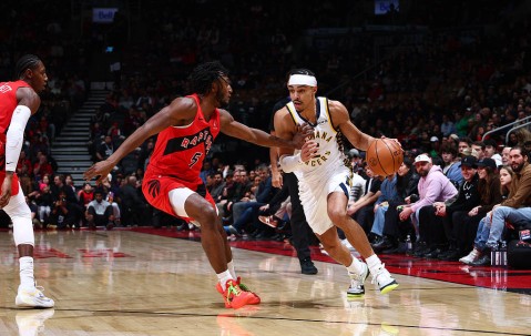 西亚卡姆18分巴恩斯25+14 步行者不敌猛龙4连败