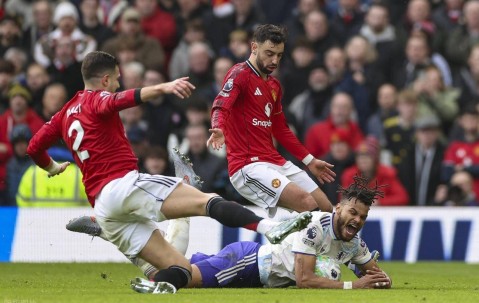 维拉不敌曼联后，埃梅里才发现不对劲，难怪卡里克一直按兵不动