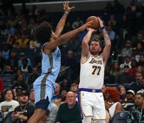 东契奇44+12+6里夫斯21+4+4 NBA杯湖人擒灰熊