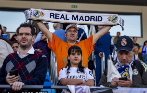 西蒙尼一语双关：巴萨抱怨裁判？“我们住在马德里，习惯了！”——足球场上的地域与心理战