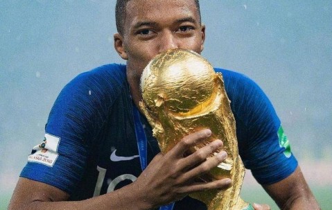 姆巴佩41球金球第七，巴黎没他夺三冠，登贝莱拿奖这记耳光太响