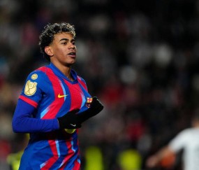 西甲领跑者巴萨凭借亚马尔破门2-1击败阿尔瓦塞特，率先晋级国王杯四强