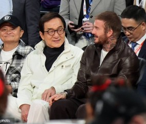 组图:成龙贝克汉姆助阵NBA中国赛 姚明马云亮相
        
    组图:成龙贝克汉姆助阵NBA中国赛 姚明马云亮相