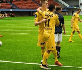 德甲铁壁迎奥超狂徒！弗赖堡主场生死战：定位球破局，残阵客军难续命