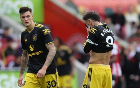 曼联1-3再遭羞辱，阿莫林拒绝辞职坚信可逆袭！战绩直逼滕哈格下课时