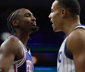 马克西43分埃奇库姆26+7 76人击败魔术三连胜