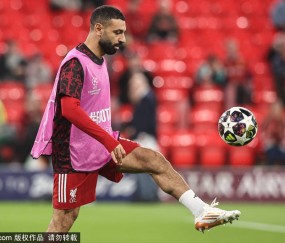 安菲尔德狂潮！利物浦4-0碾压加拉塔萨雷，总分4-1晋级欧冠八强，萨拉赫第50球载入史册