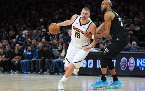 抽象！约基奇洗澡后受惊内裤不见了 名记：已经找到了