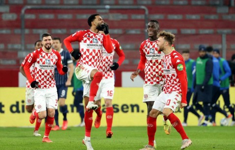 德甲法甲重磅比赛前瞻：朗斯主场称雄在望，圣保利与科隆生死较量悬念重重