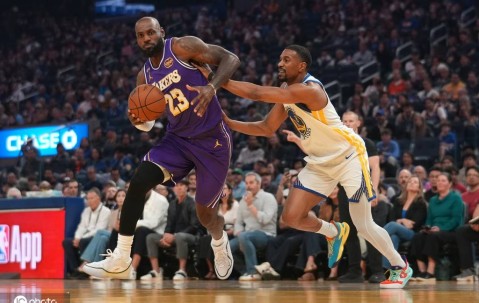 詹姆斯26+8+11库里缺阵 湖人大胜勇士