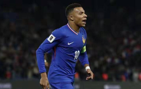 姆巴佩孤独抉择，世界杯优先引发皇马内部风波，顶级之路难免争议纷纷！