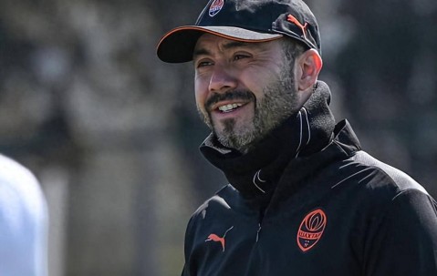 英超西甲一夜变天！热刺5年长约锁死名帅，B席离队引爆3大悬念