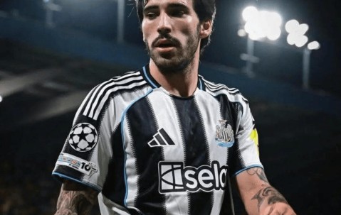 曼联中场二选一，托纳利或安德森，1亿欧要价，两人都已在英超证明自己