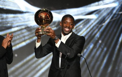 登贝莱捧起金球奖！这一刻，足球看上去更纯粹了