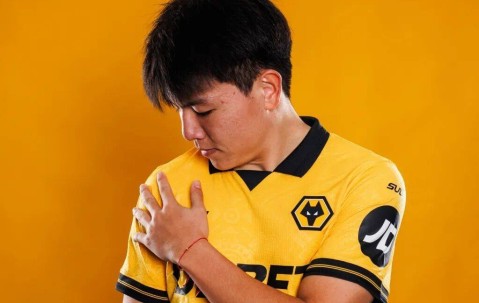 国足两新星留洋路各异：徐彬迎狼队首秀，王钰栋憾失德甲豪门邀约