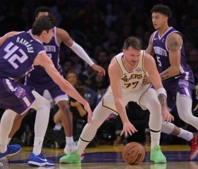 詹姆斯24+5东契奇34+5+7 湖人大胜国王结束三连败