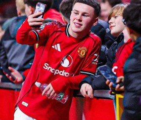 曼联开年薪5万新合同，小鲁尼无意模仿父亲！卡里克之子亦获续约