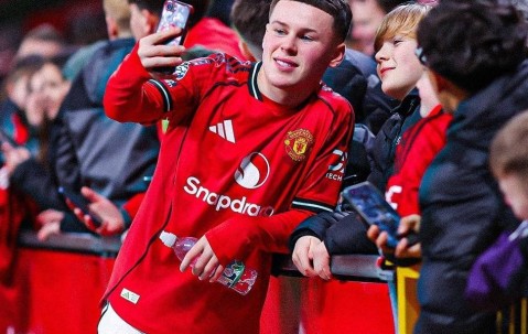 曼联开年薪5万新合同，小鲁尼无意模仿父亲！卡里克之子亦获续约