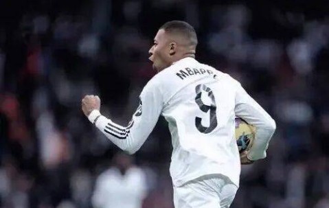 对姆巴佩来说，本赛季比四大皆空更尴尬的一种可能，是他的一项个人荣誉，好像很难卫冕了