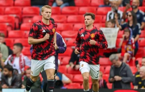 曼联官宣四人伤缺！芒特恢复训练或战纽卡，卡里克力挺续约马奎尔