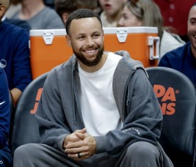 回归？曝库里将在下周一对阵火箭的比赛中复出