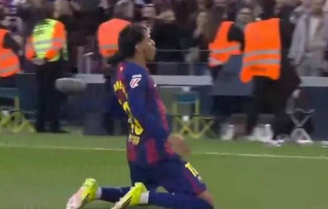 远射绝技！亚马尔滑跪庆祝刷新西甲单季纪录，5场连续贡献6球助攻