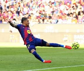 随着瓦伦西亚1-2，巴萨3-0，西甲最新积分榜出炉：皇马从榜首滑落