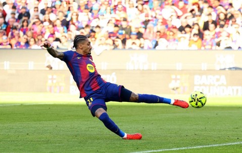 随着瓦伦西亚1-2，巴萨3-0，西甲最新积分榜出炉：皇马从榜首滑落