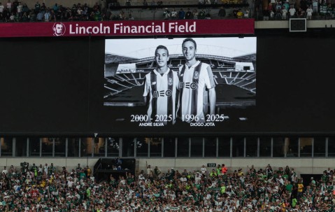 高清：世俱杯切尔西2-1进四强 赛前悼念若塔兄弟
        
    高清：世俱杯切尔西2-1进四强 赛前悼念若塔兄弟